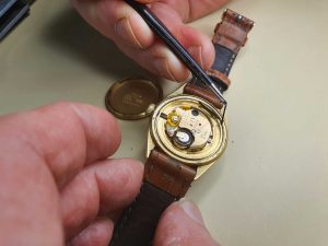 dettaglio di orologio aperto